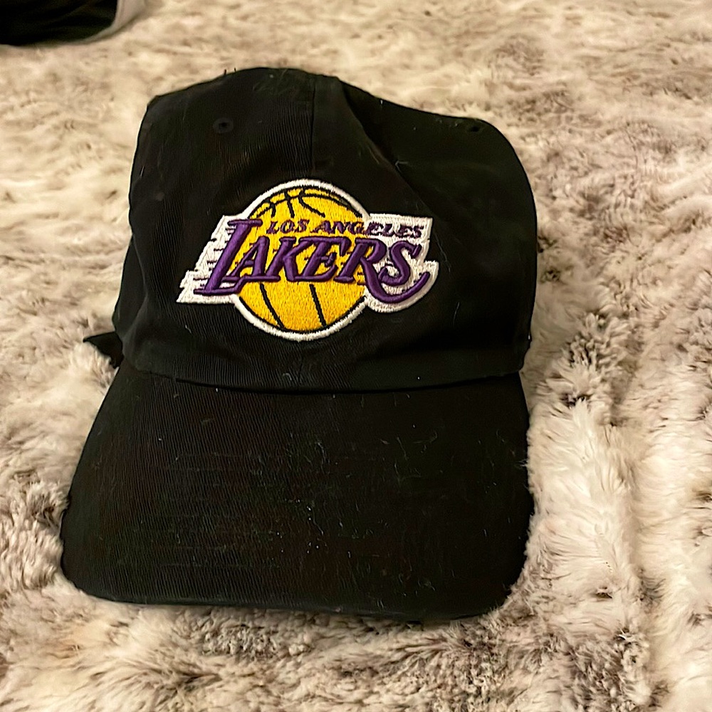 Lakers hat- is in very good condition